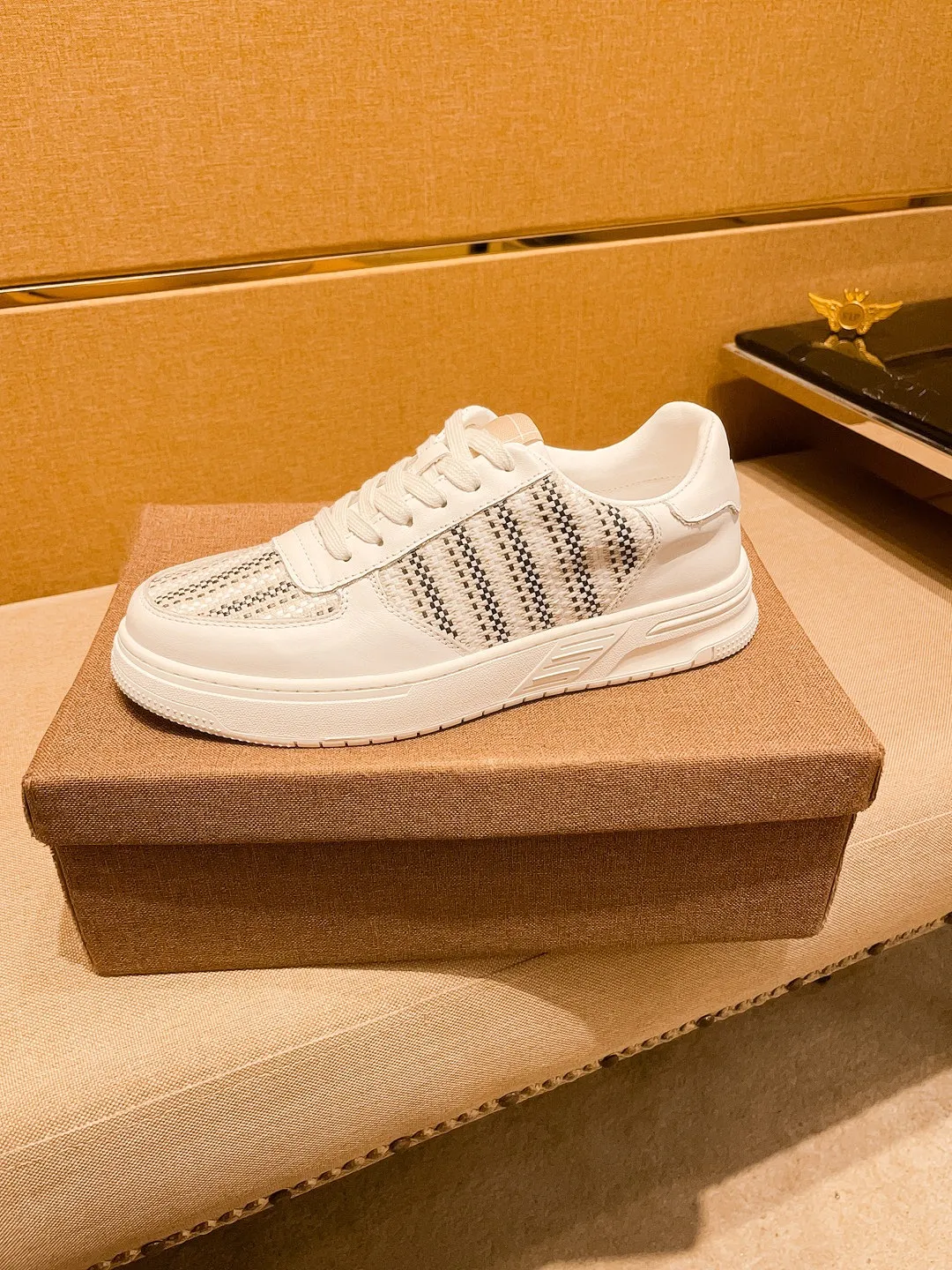 🚘🚘Factory batch 400💰【Dior】🔥Men's high-end brand of shoes official website 1:1 latest masterpiece: the upper is made of first-layer cowhide imported from Italy with a comfortable and breathable lining➕original non-slip and wear-resistant outsole🔥, making walking more convenient and comfortable! An exclusive new model, a stunning work, a beautiful 1:1 replica [color] compared to the official quality! Create a fashionable personality to set off your uniqueness! A must-have for trendy men! Classic 🔥Size: 38-44 Color: 🔥 2⃣️colors available🔥